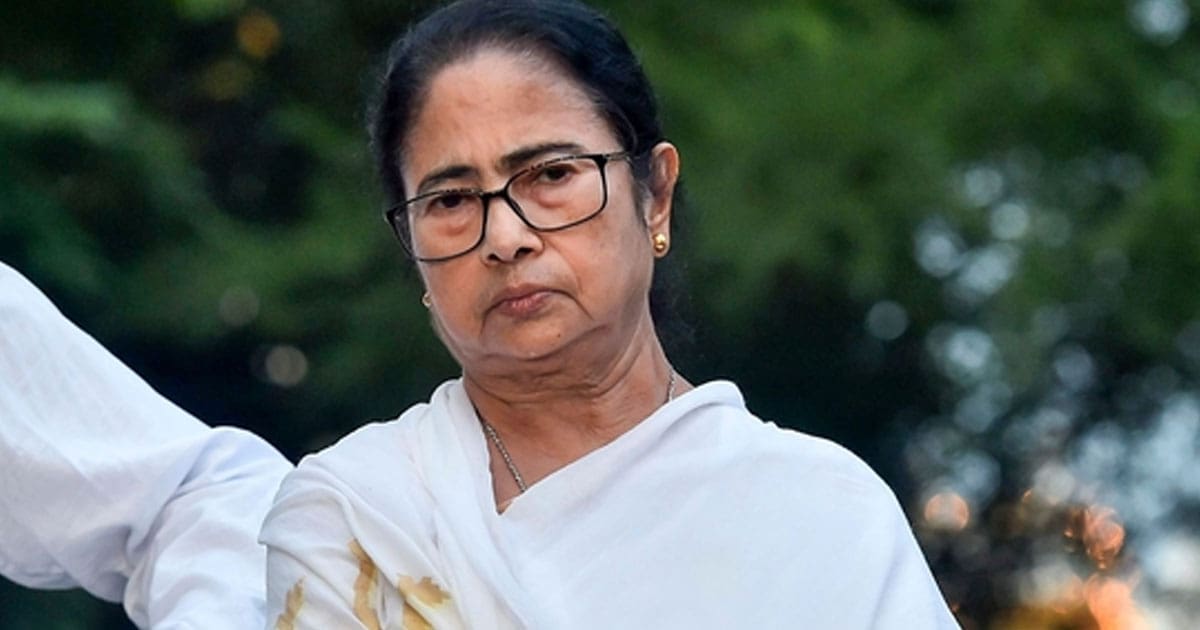 Fired SSC Teachers Return to CM’s Residence, Await Mamata’s Response