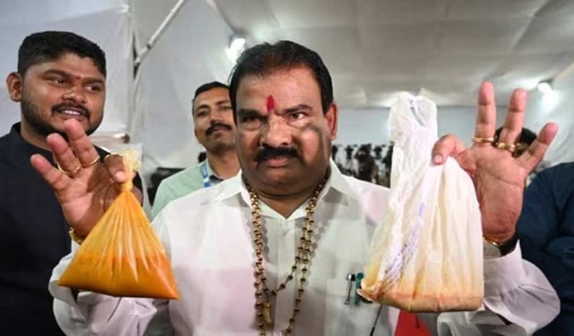 Shiv Sena mla slaps