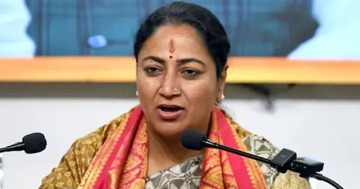 CM Rekha Gupta Votes in Delhi By-Polls