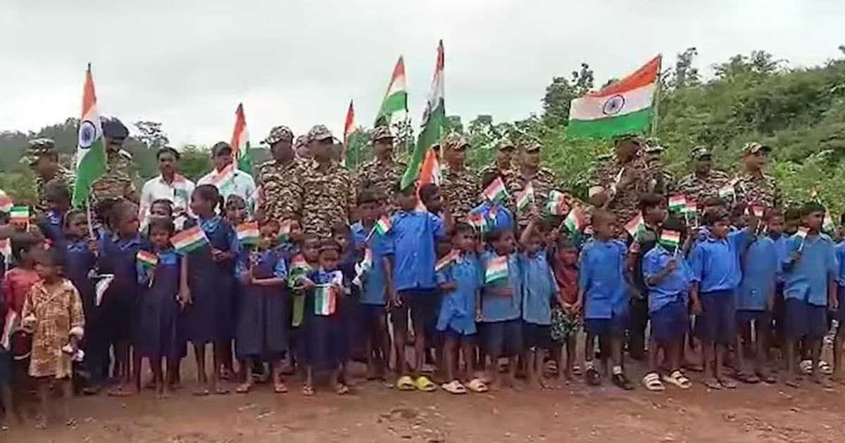 29 Naxal-hit villages hoist Tricolour