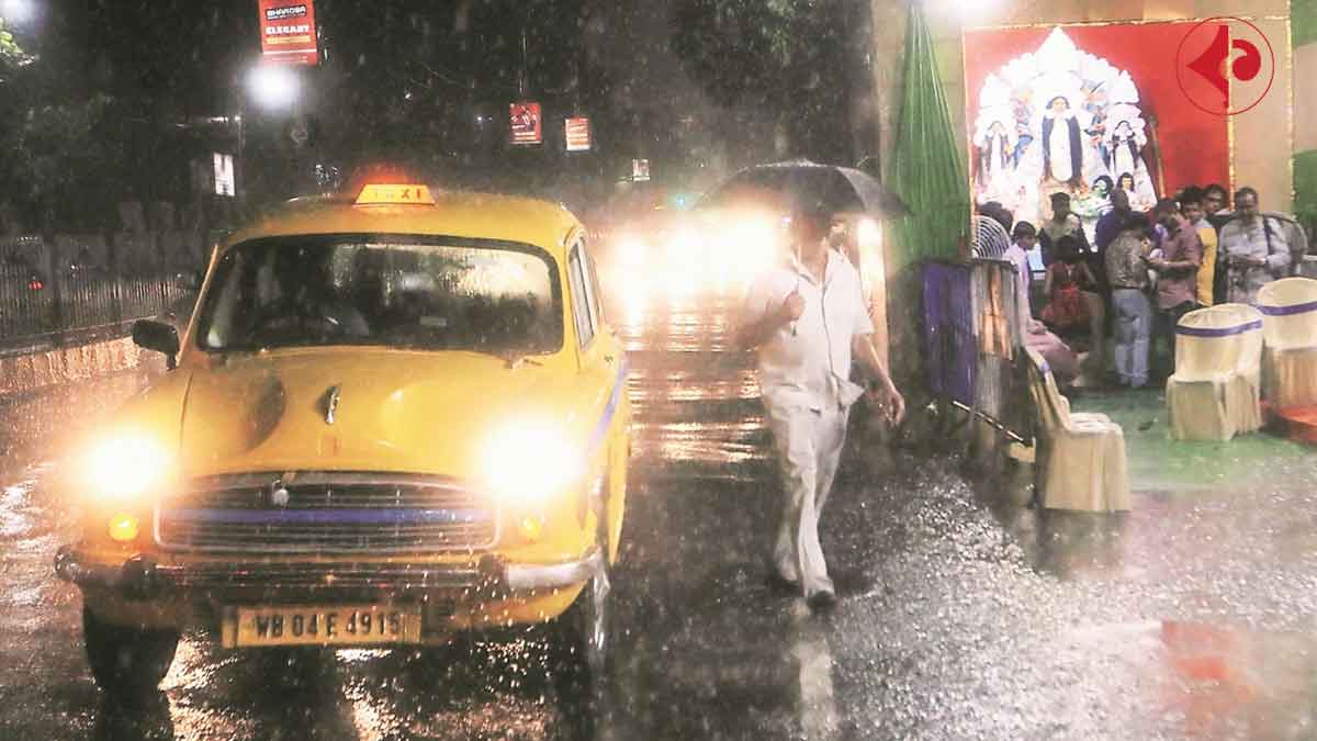 Rain Forecast alert in Kolkata Weather during Durga Puja 2025