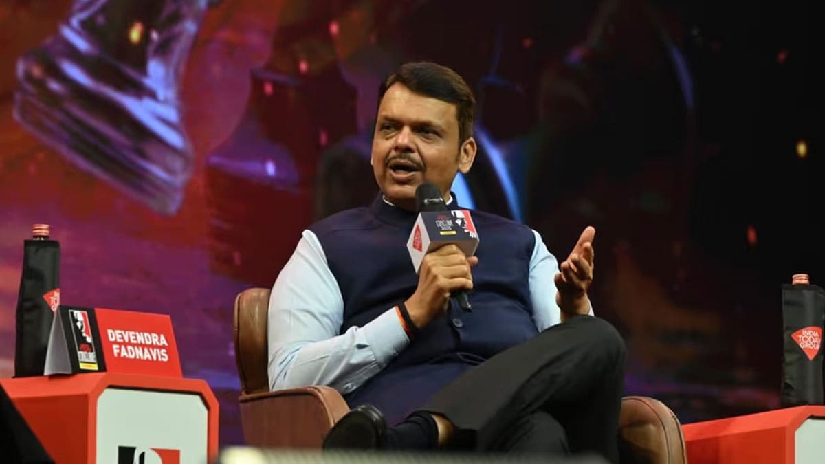 Fadnavis slams Rahul Gandhi 