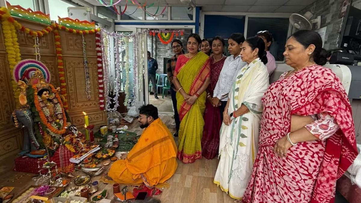 Mamata Banerjee Vishwakarma Puja