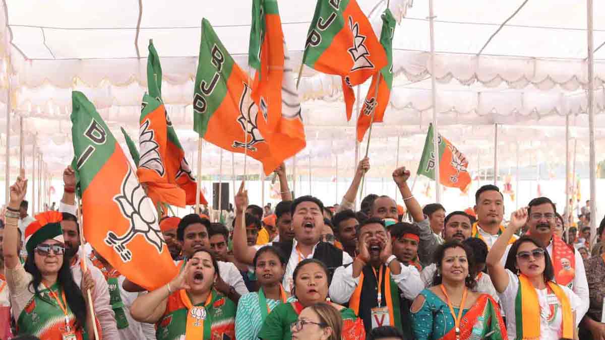 delhi-mcd-vote-bjp-dominates-overall-loses-two-seats