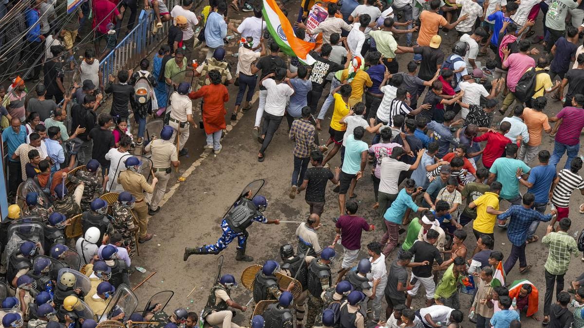 Bhangar Witnesses Fierce Confrontation Between TMC and ISF, Chaos Engulfs the Area