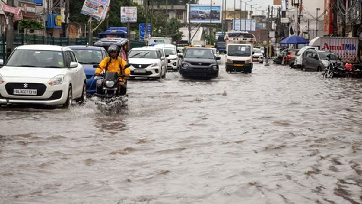 downpour-hailstorm-cripple-delhi-traffic-igi-airport-warns-of-delays
