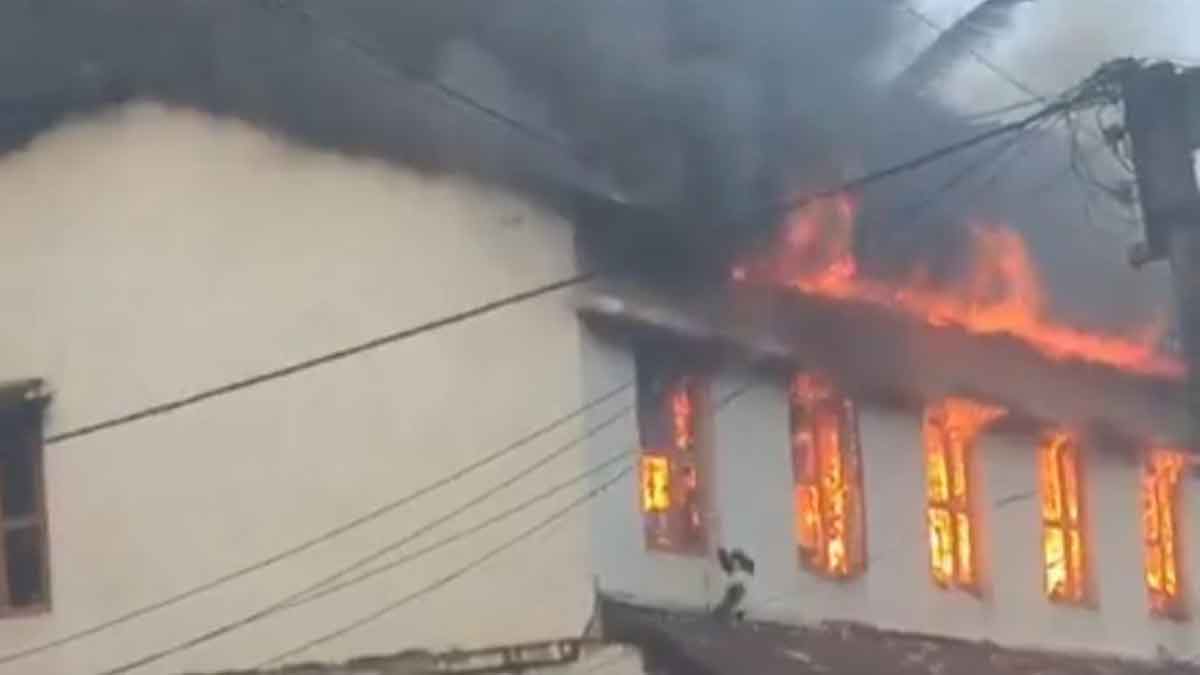 burrabazar-blaze-fire-services-intensify-operation-to-control-spread
