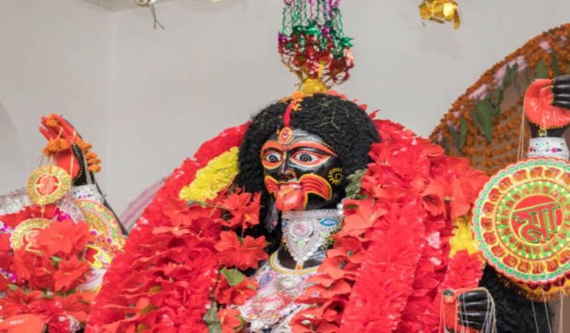 devotees-struggle-with-unbearable-flower-prices-as-kali-puja-2025-approaches