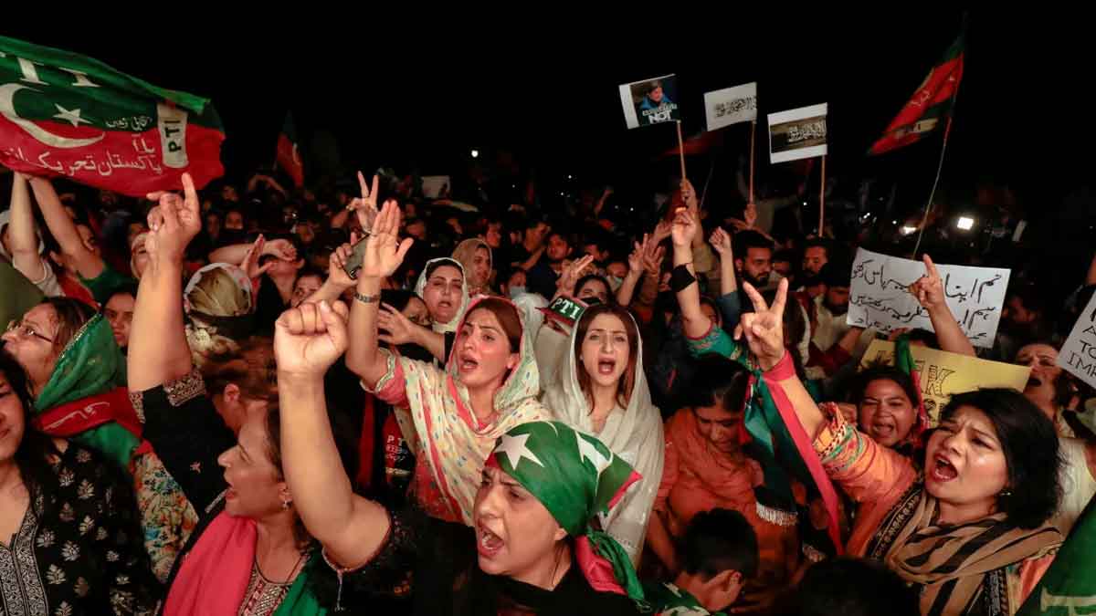 rawalpindi-violence-police-firing-on-imran-khan-supporters-adiala-jail