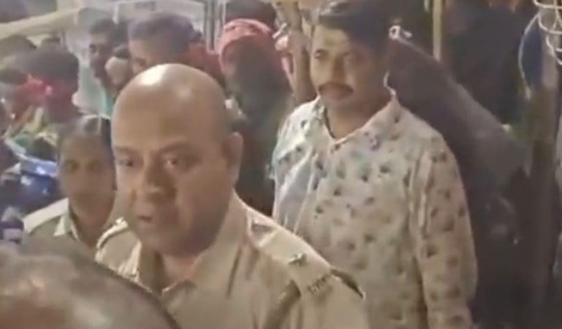 krishnanagar-jagaddhatri-immersion-lathi-charge-bjp-protest