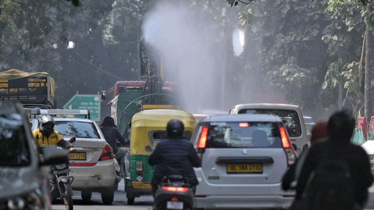 UP MLA Car Stopped at Delhi-Noida Border as GRAP 4 Pollution Norms Take Effect