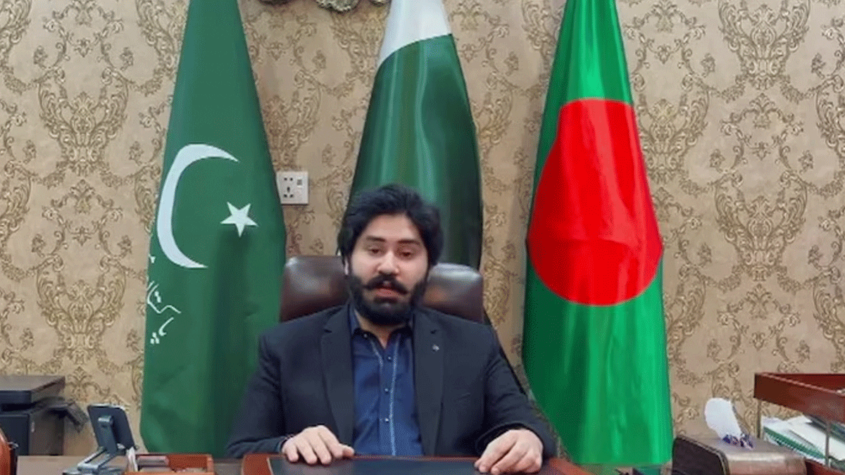 Pak leader's war threat India