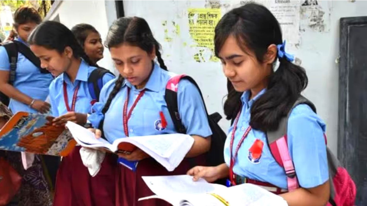 আজ শুরু মাধ্যমিক: পরীক্ষার্থীদের পাশে পর্ষদ ও পুলিশ, জরুরি হেল্পলাইন এক ক্লিকে