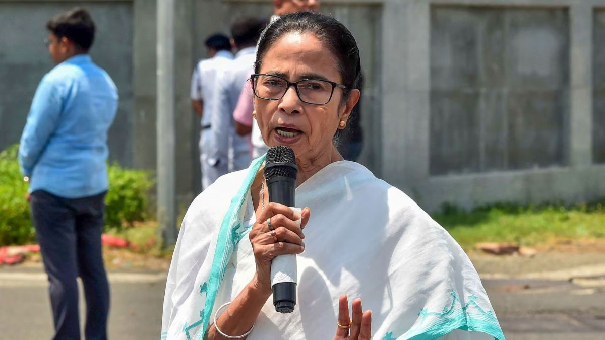 Mamata Banerjee Condemns Police Barricades Around Banga Bhawan