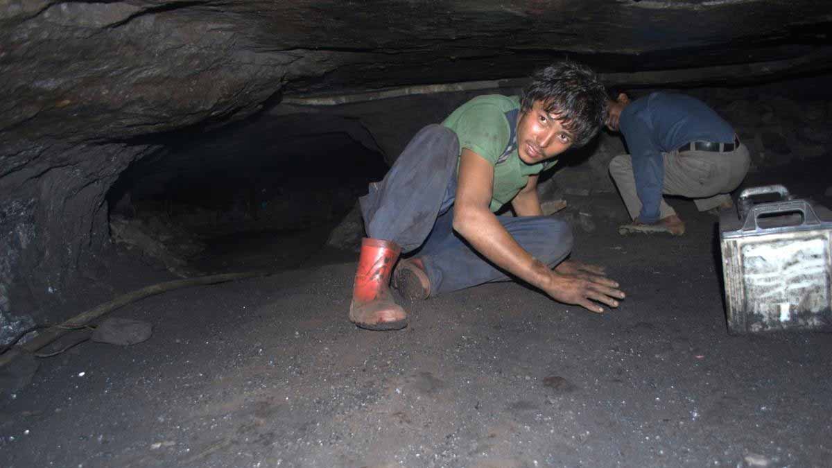 meghalaya-illegal-coal-mine-explosion-16-dead