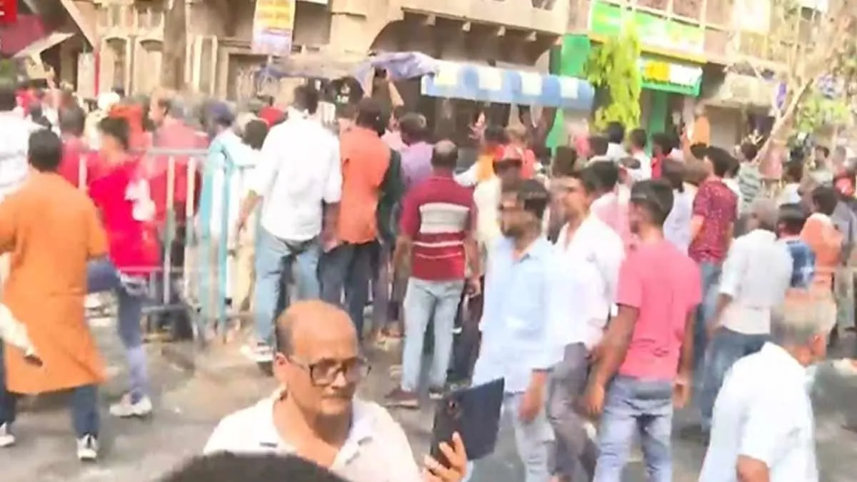 girish-park-bjp-supporters-stone-pelting-kolkata