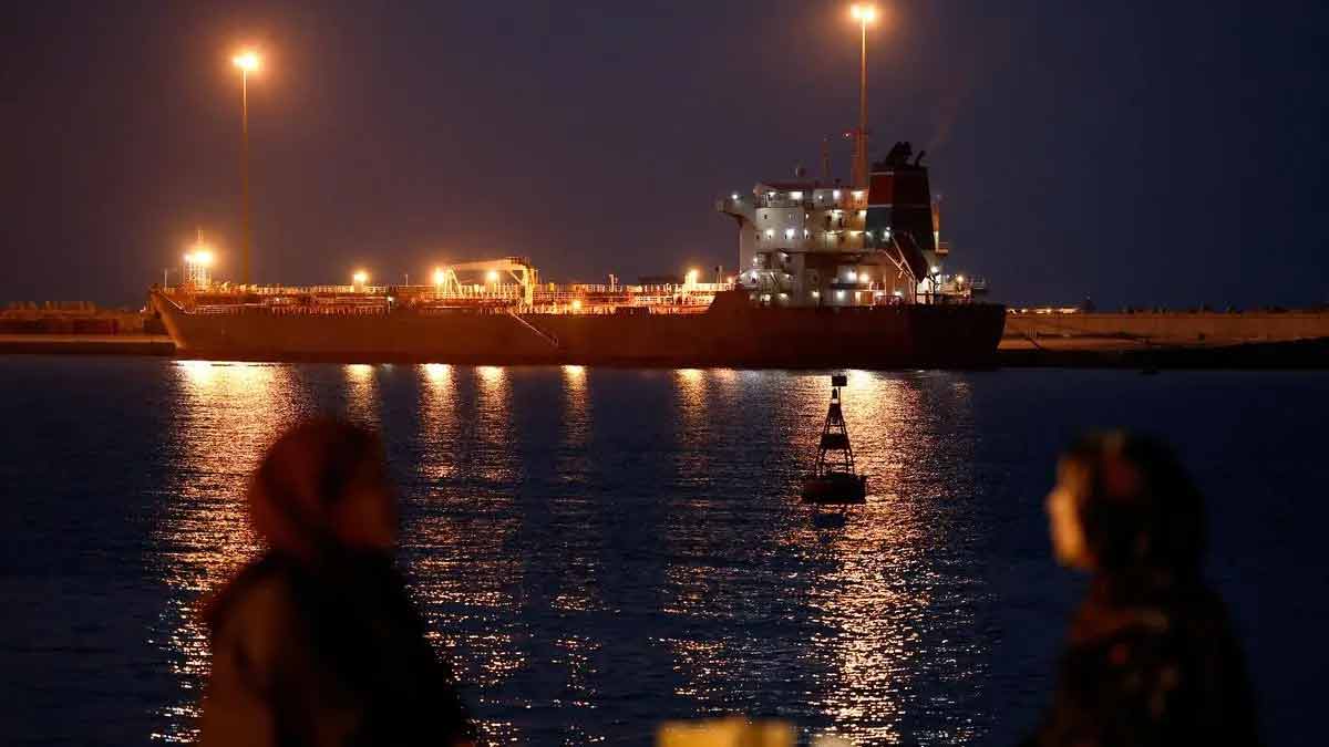 iran-allows-lpg-tankers-through-strait-of-hormuz-to-india-amid-gas-crisis
