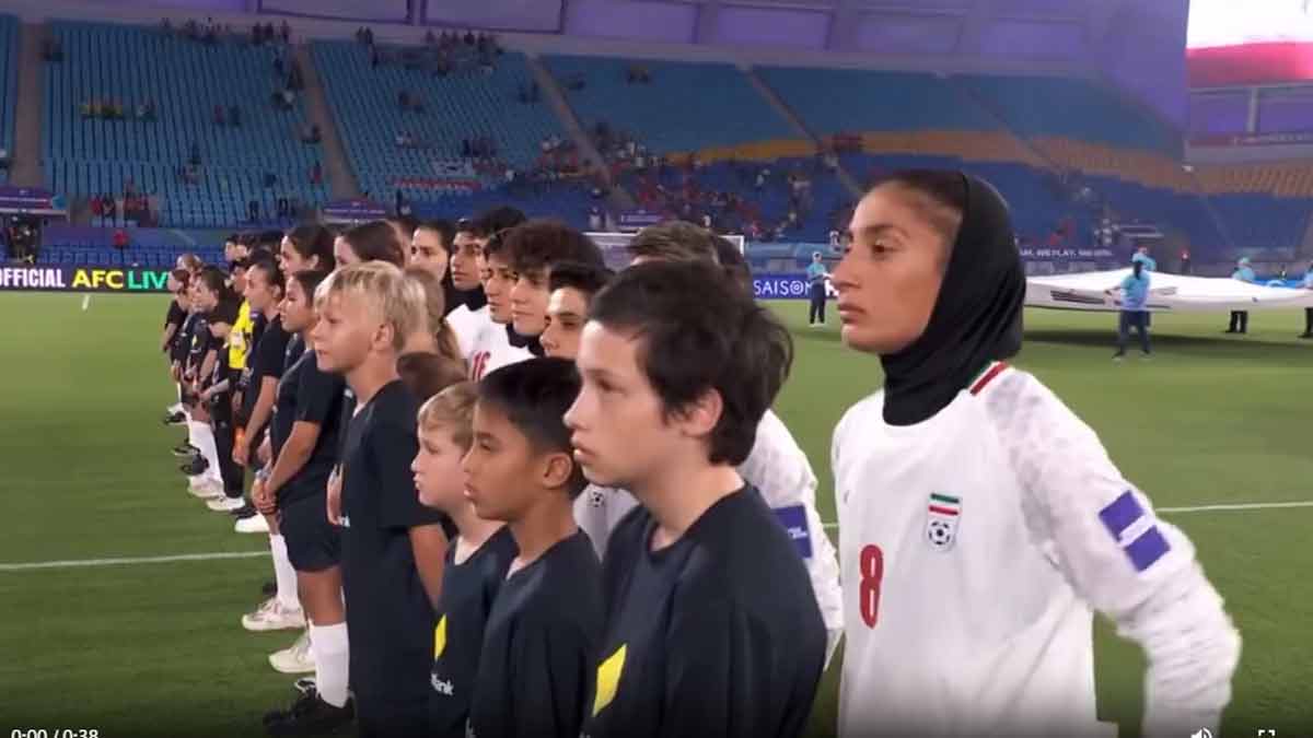 iran-women-football-boycott-national-anthem-asian-cup-old-flag