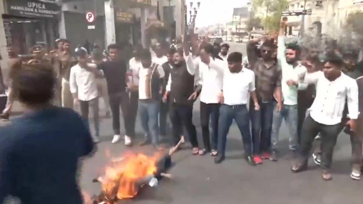 maulana-abdullah-salim-chaturvedi-remark-yogi-adityanath-mother-lucknow-protests