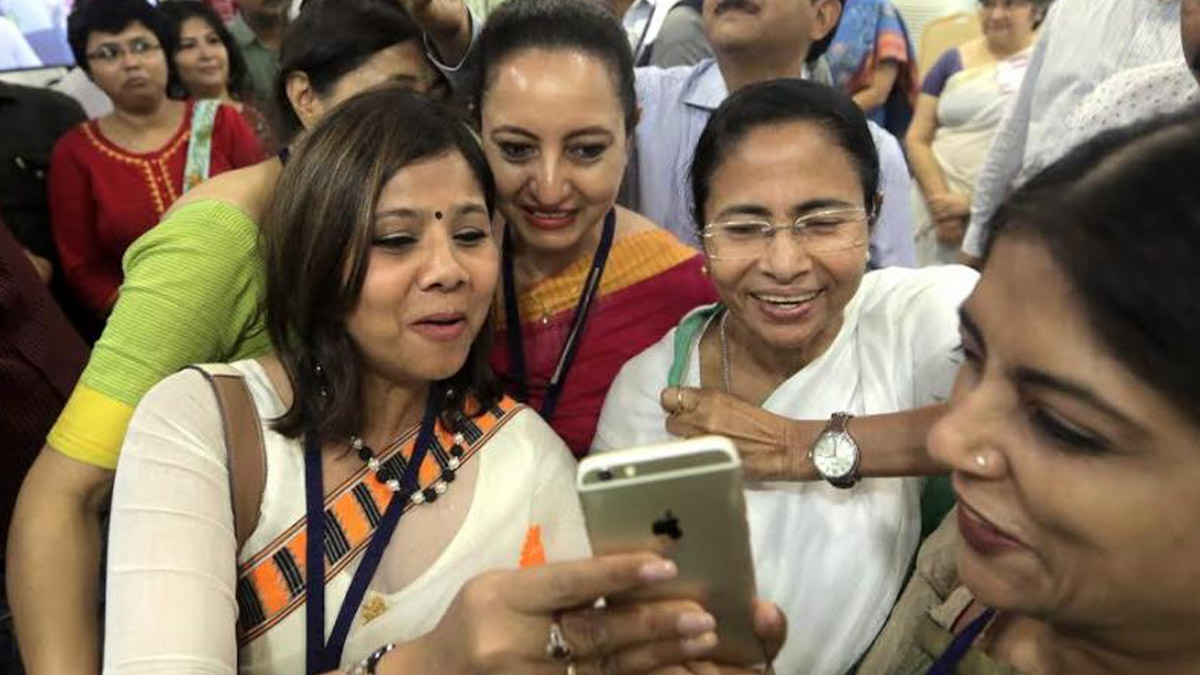 innovative campaign selfie with mamata