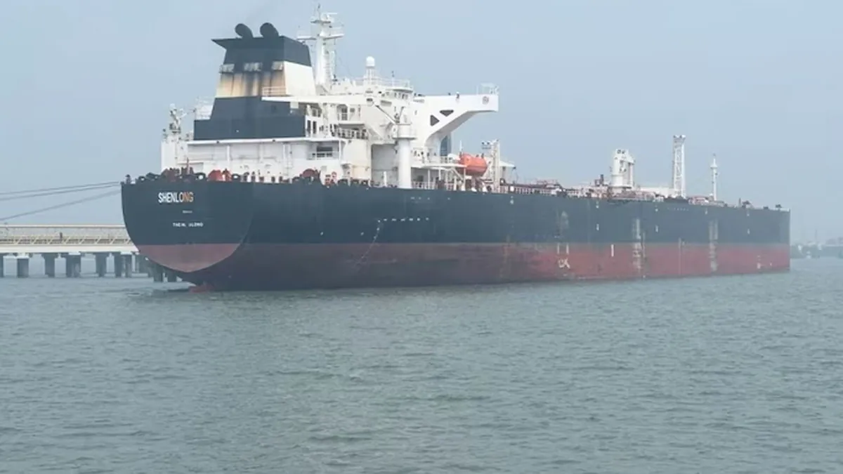 Indian oil tanker through Hormuz Strait