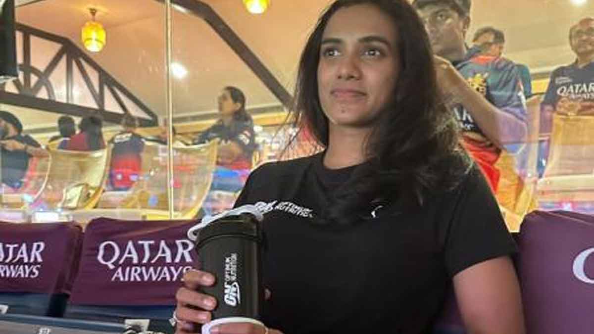 pv-sindhu-returns-india-after-dubai-travel-disruption