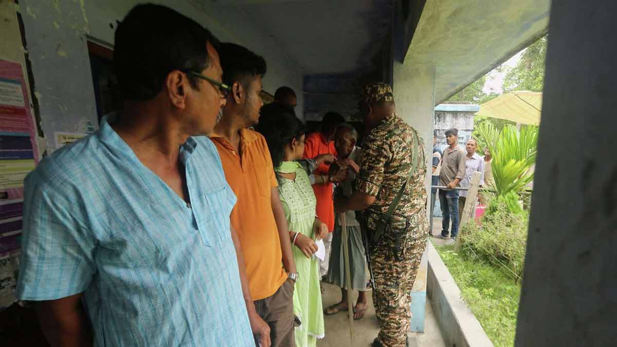 booth-capturing-fear-after-4pm-bengal-election-violence