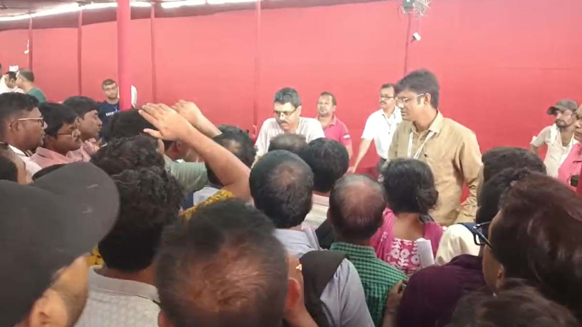 krishnanagar-polling-staff-protest-payment-issue