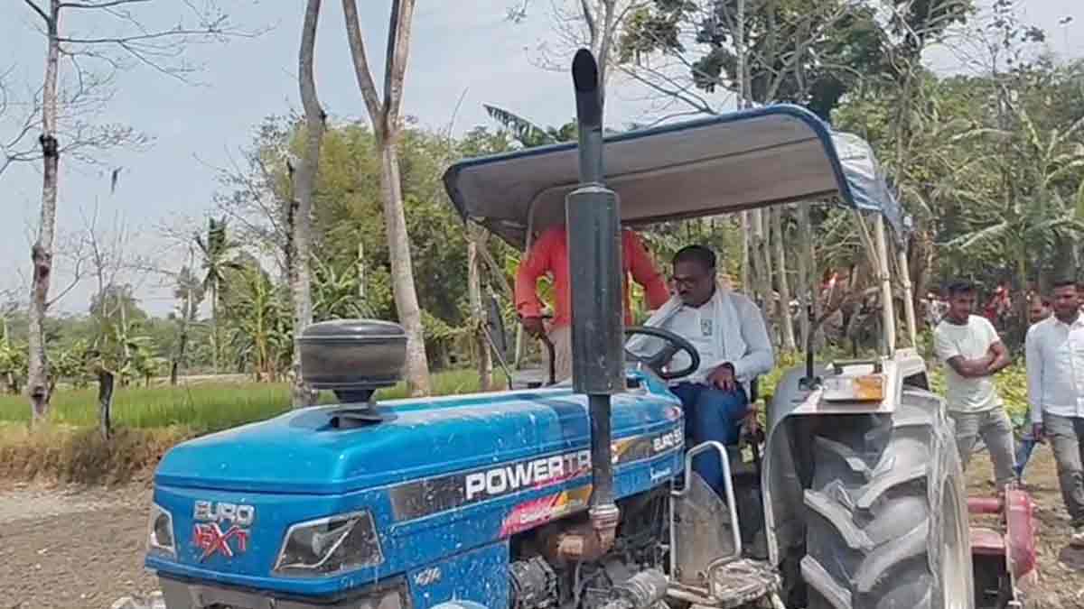 abhijit-dey-bhowmik-tractor-campaign-cooch-behar-south