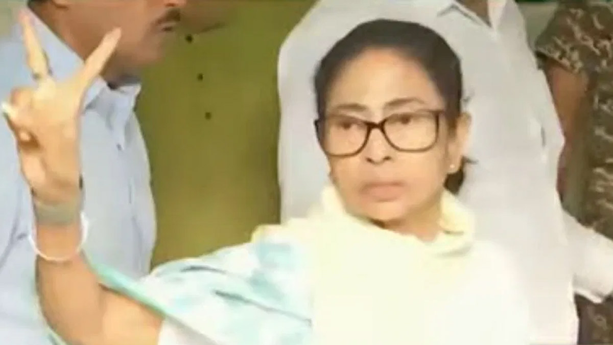 mamata banerjee cast vote