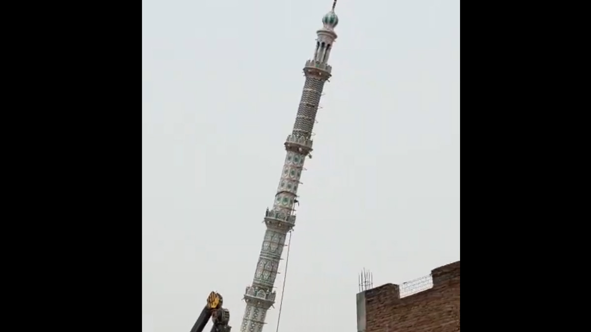 sambhal-mosque-demolition-bulldozer-action-up