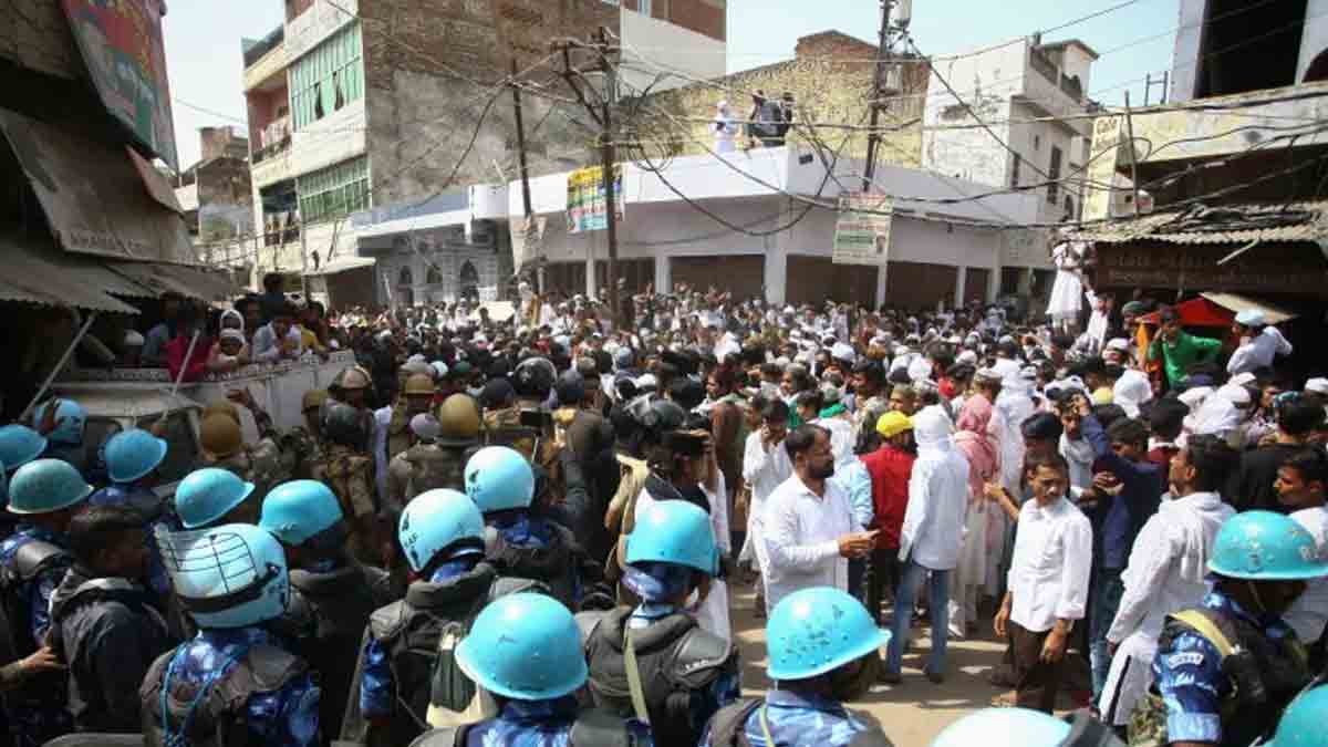 pune-encroachment-drive-police-injured-unrest