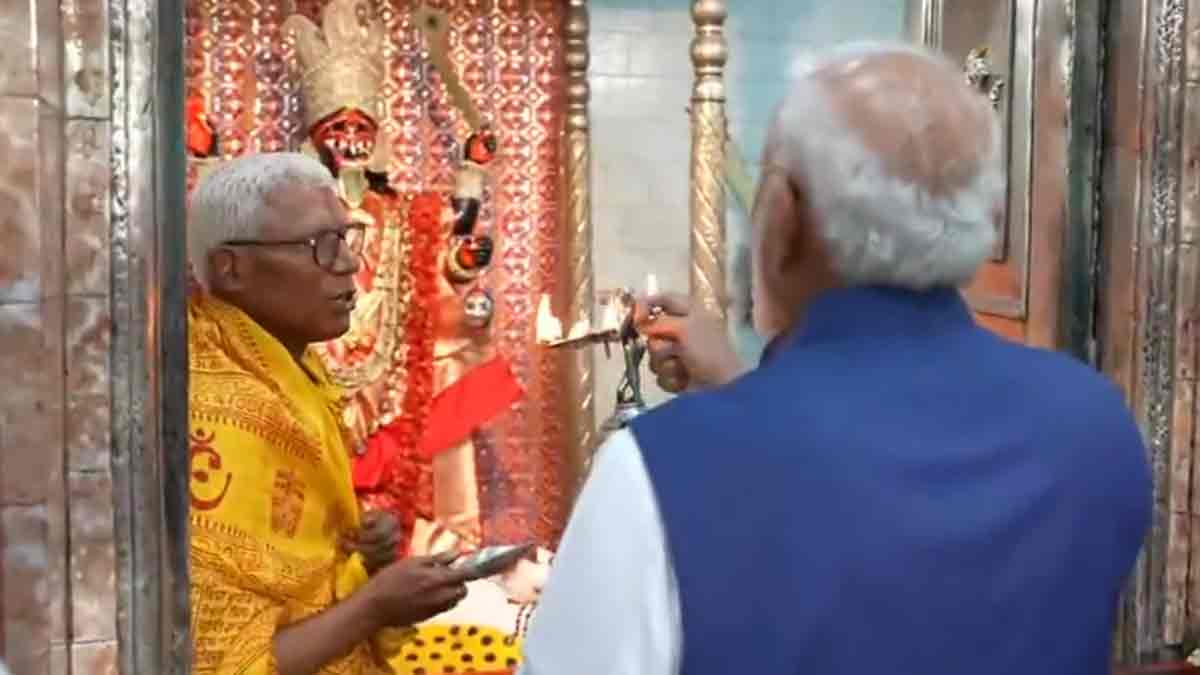 narendra-modi-thanthania-kalibari-puja-north-kolkata-roadshow-election