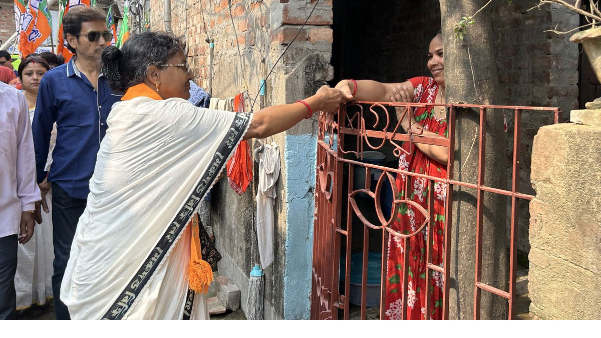 Panihati Heats Up as Abhaya’s Mother Encounters Resistance During Campaign