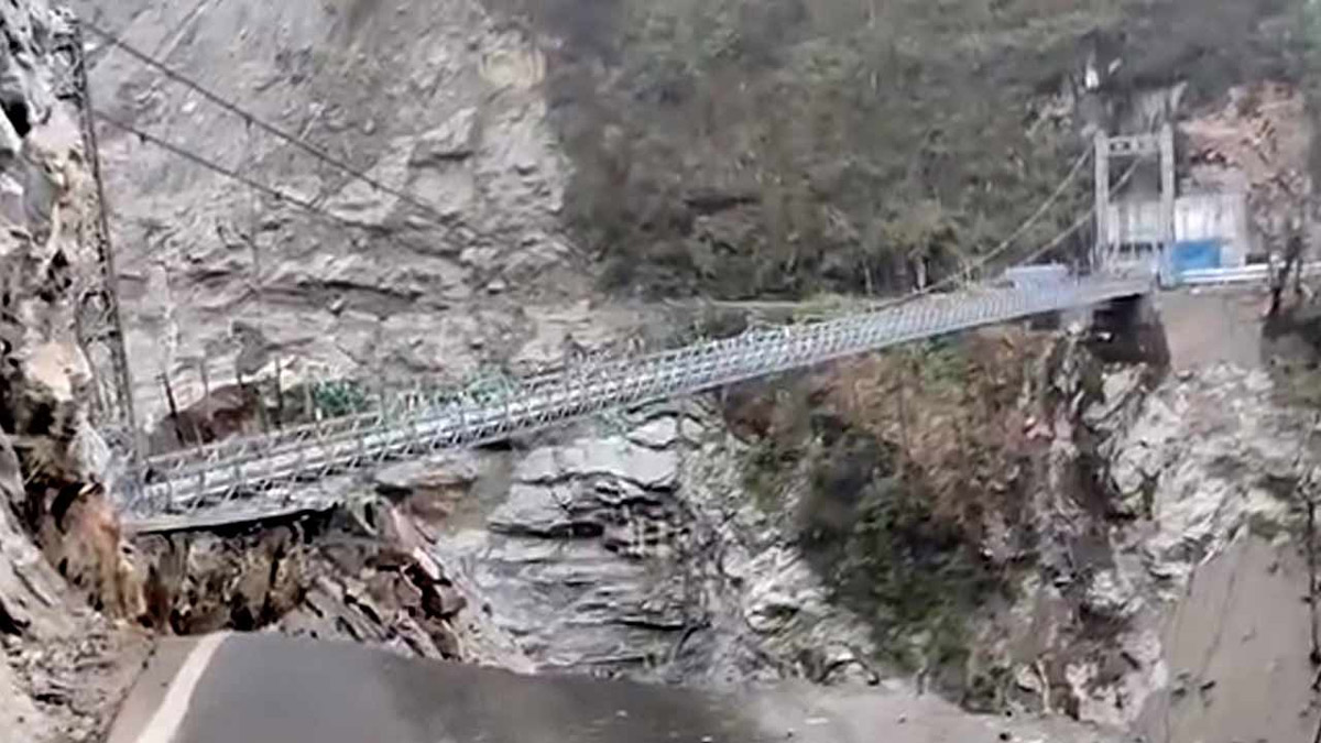 Sikkim landslide tourists stranded