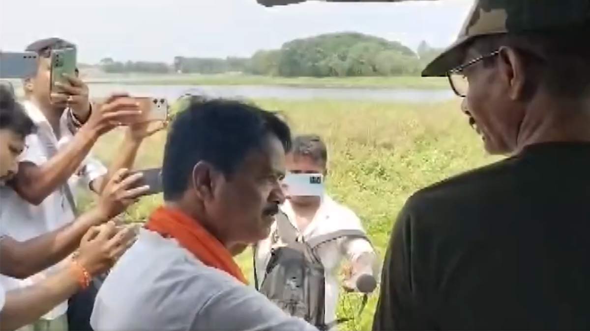 petrapole-border-fencing-ashok-kirtania-inspection