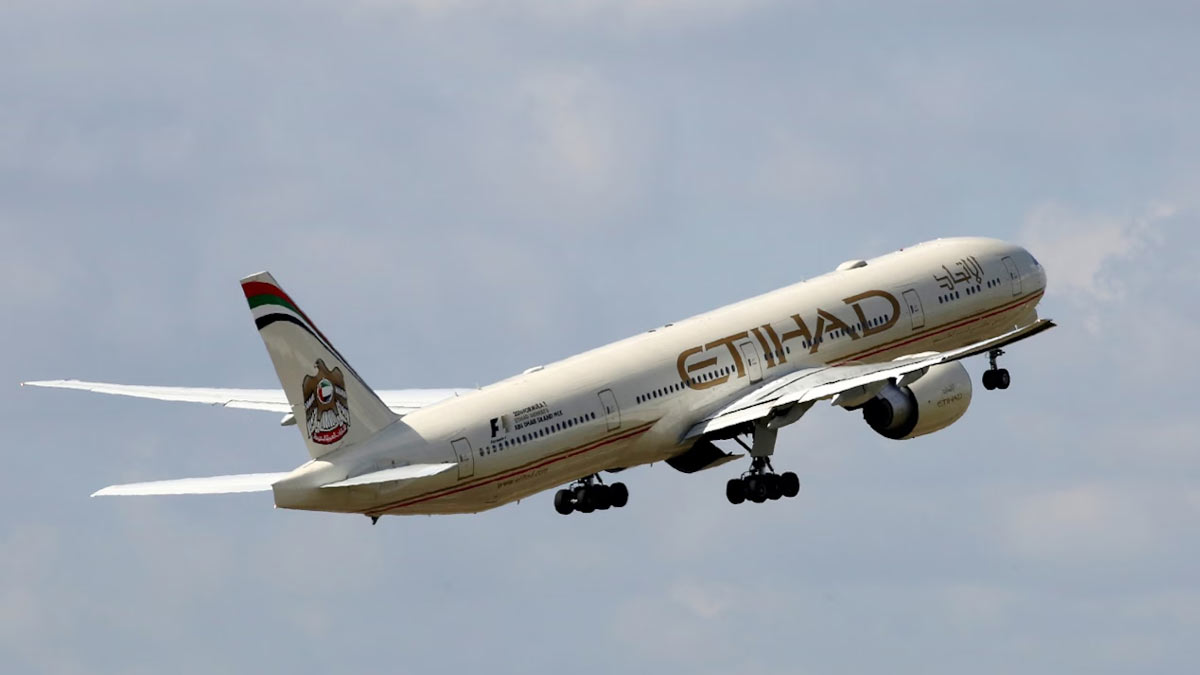 etihad-airways-fired-pakistani-employees-uae-48-hour-exit-order