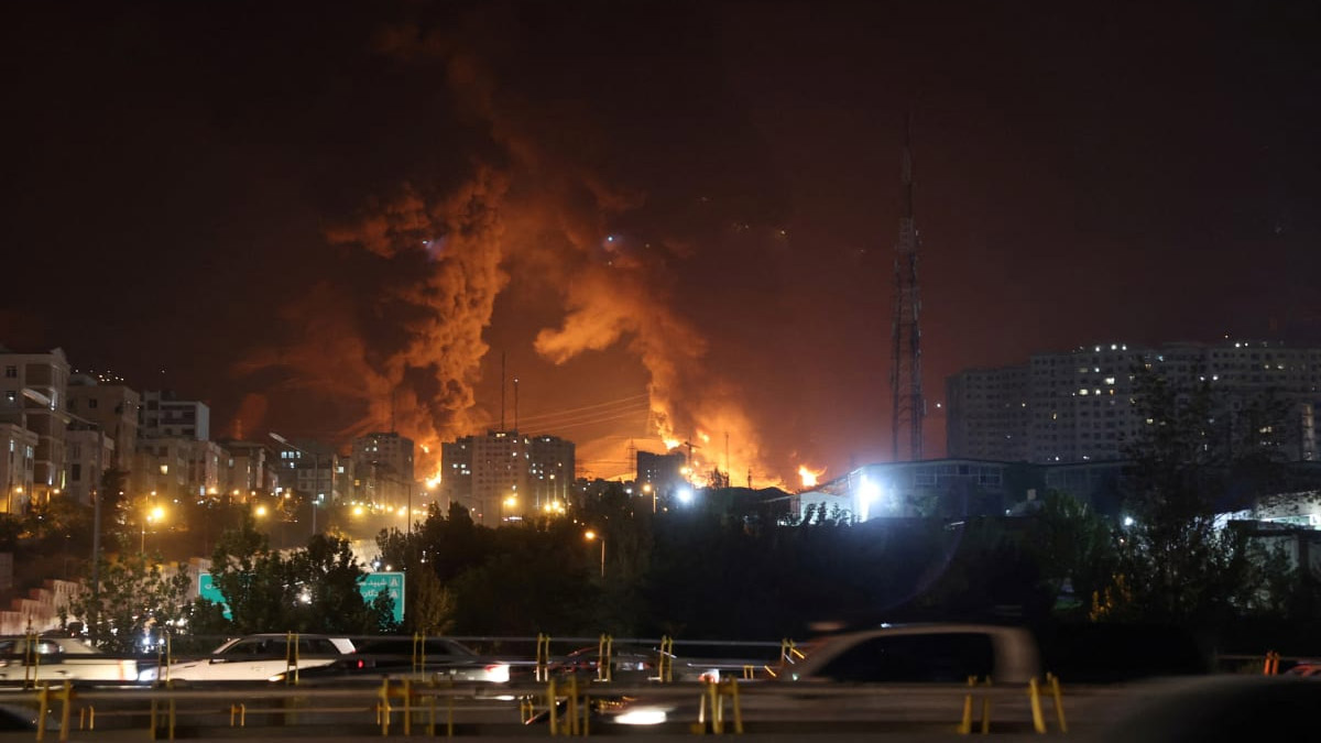 hormuz strait tension between iran and america