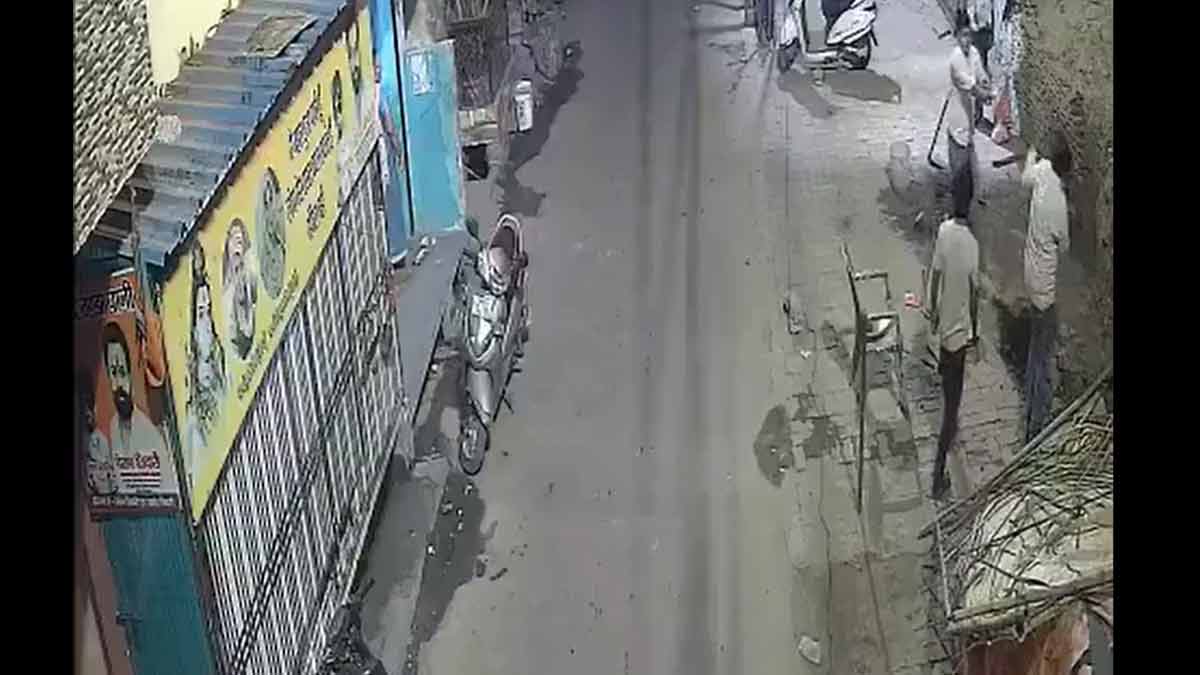 bjym-leader-shyam-chetan-tiwari-shot-in-lucknow