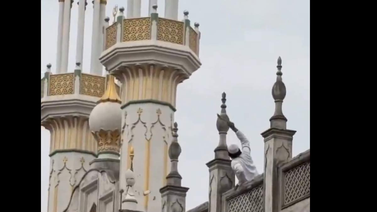 mughalsarai-illegal-mosque-demolition-local-muslims-action