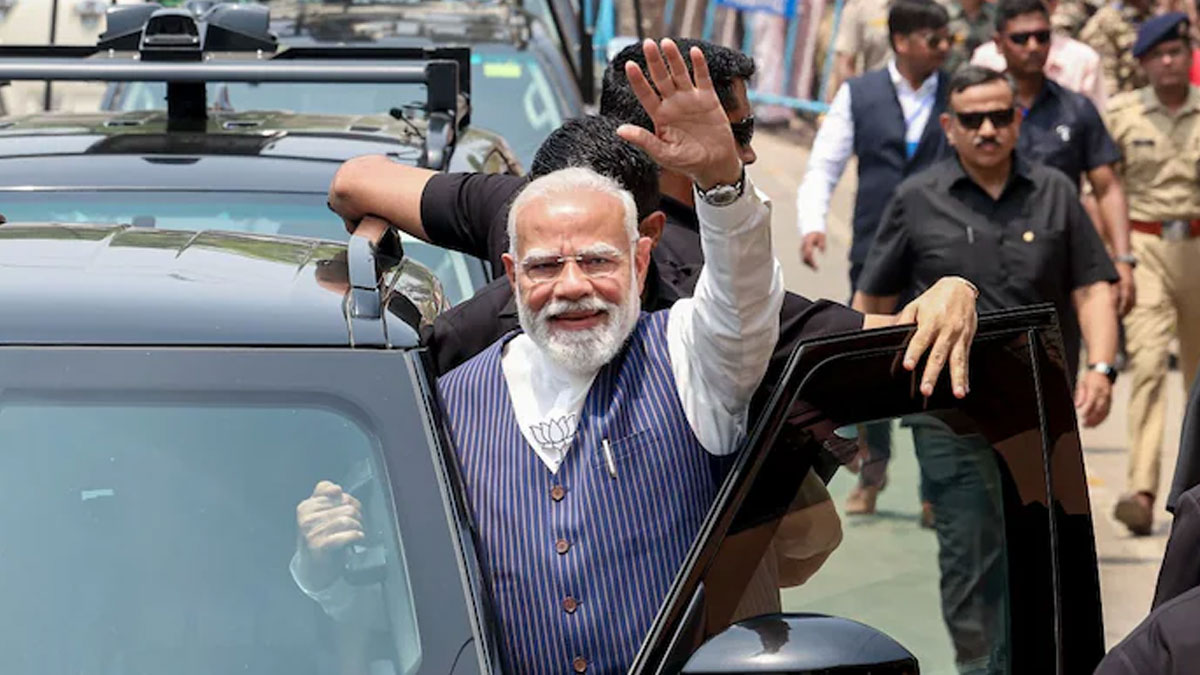 Modi reduces convoy amid oil price rise