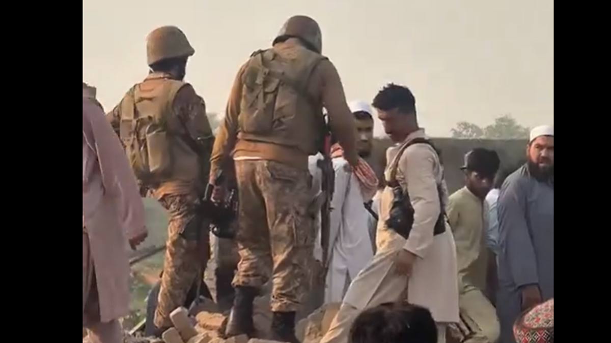 pakistan-bannu-suicide-car-bomb-attack-iium