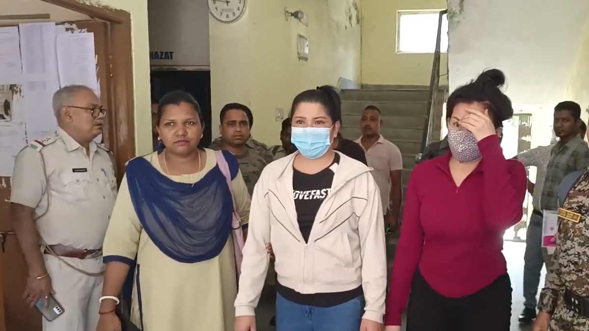 thai-women-arrested-panitanki-border-fake-documents