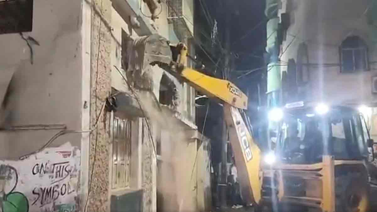 tiljala-bulldozer-action-illegal-building-demolition