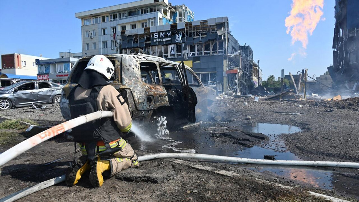 Ukraine attack largest in over a year on Moscow
