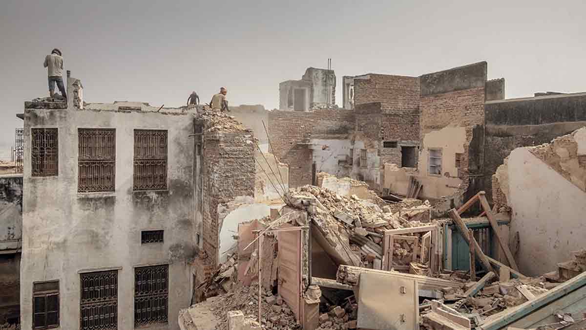 varanasi-waqf-musafir-khana-demolition-drive