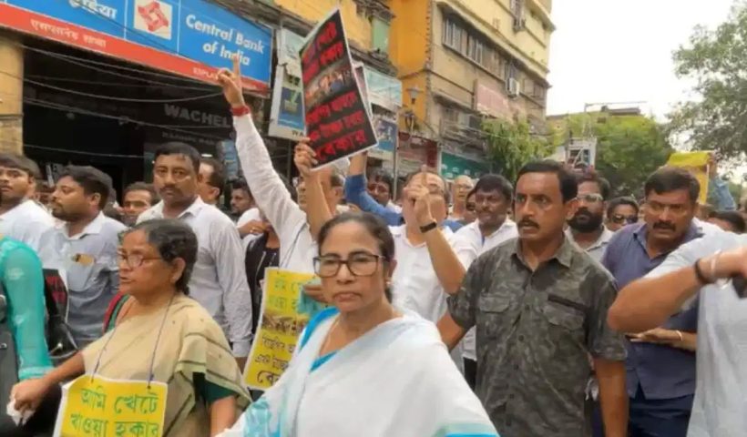 Mamata Takes to the Streets Against Hawker Removal Policy