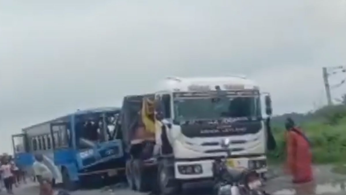 maynaguri-nh27-bus-truck-accident