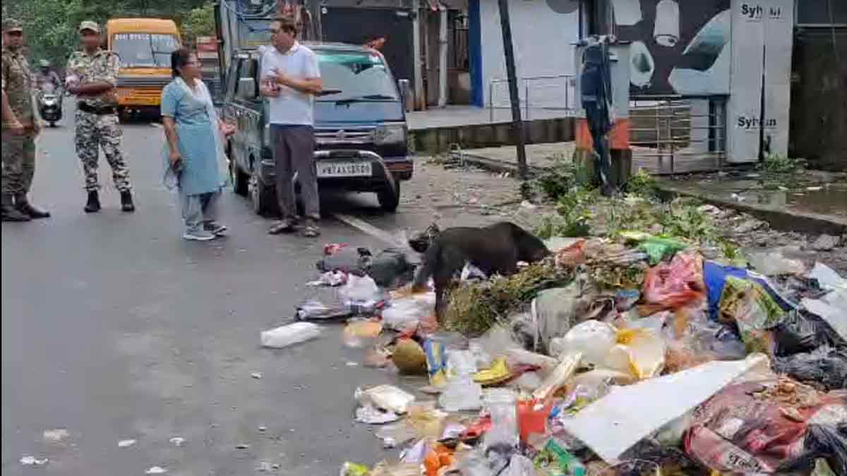 administrator-r-bimala-inspects-siliguri-cleanliness-drive