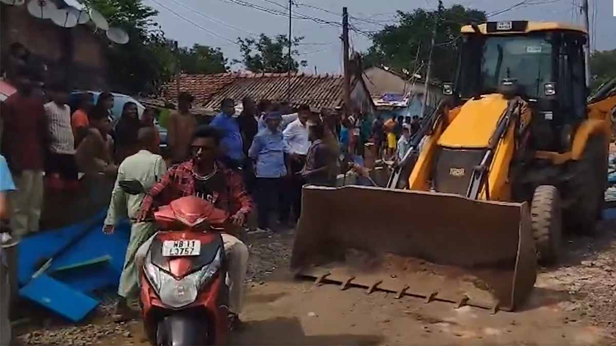 shalimar-coal-depot-bulldozer-action